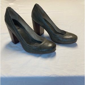 Frye Carson Pumps size 8.5